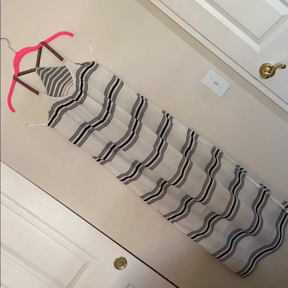 Gorgeous MAXI dress w/ back cut out w/Side slits.